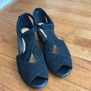 NIB Earth wedge sandals 10